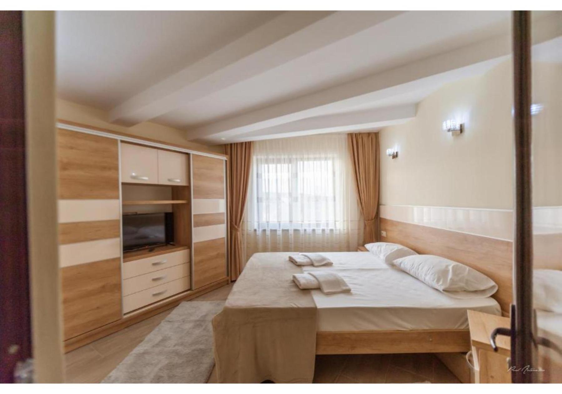 Luxury Apartment Pitesti Exterior photo
